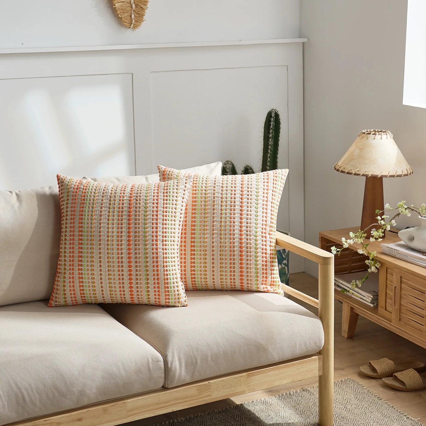 Embroidered polka dot cushion cover – Graphic and modern style