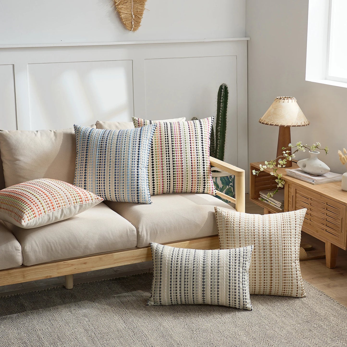 Embroidered polka dot cushion cover – Graphic and modern style
