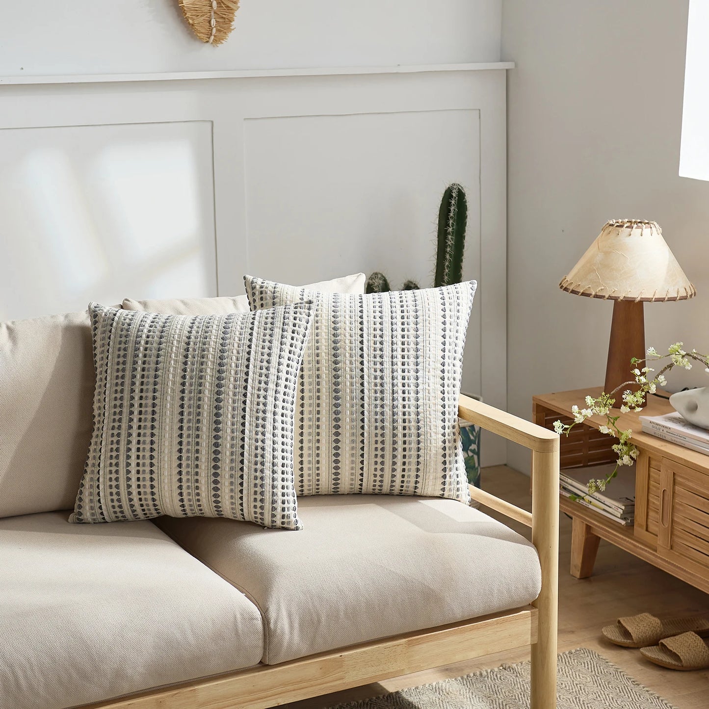 Embroidered polka dot cushion cover – Graphic and modern style