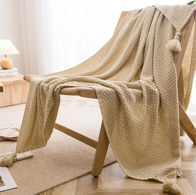 Waffle blanket with pompoms