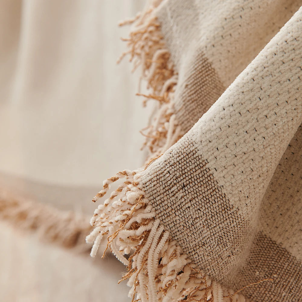 Two-tone sofa blanket with geometric pattern
