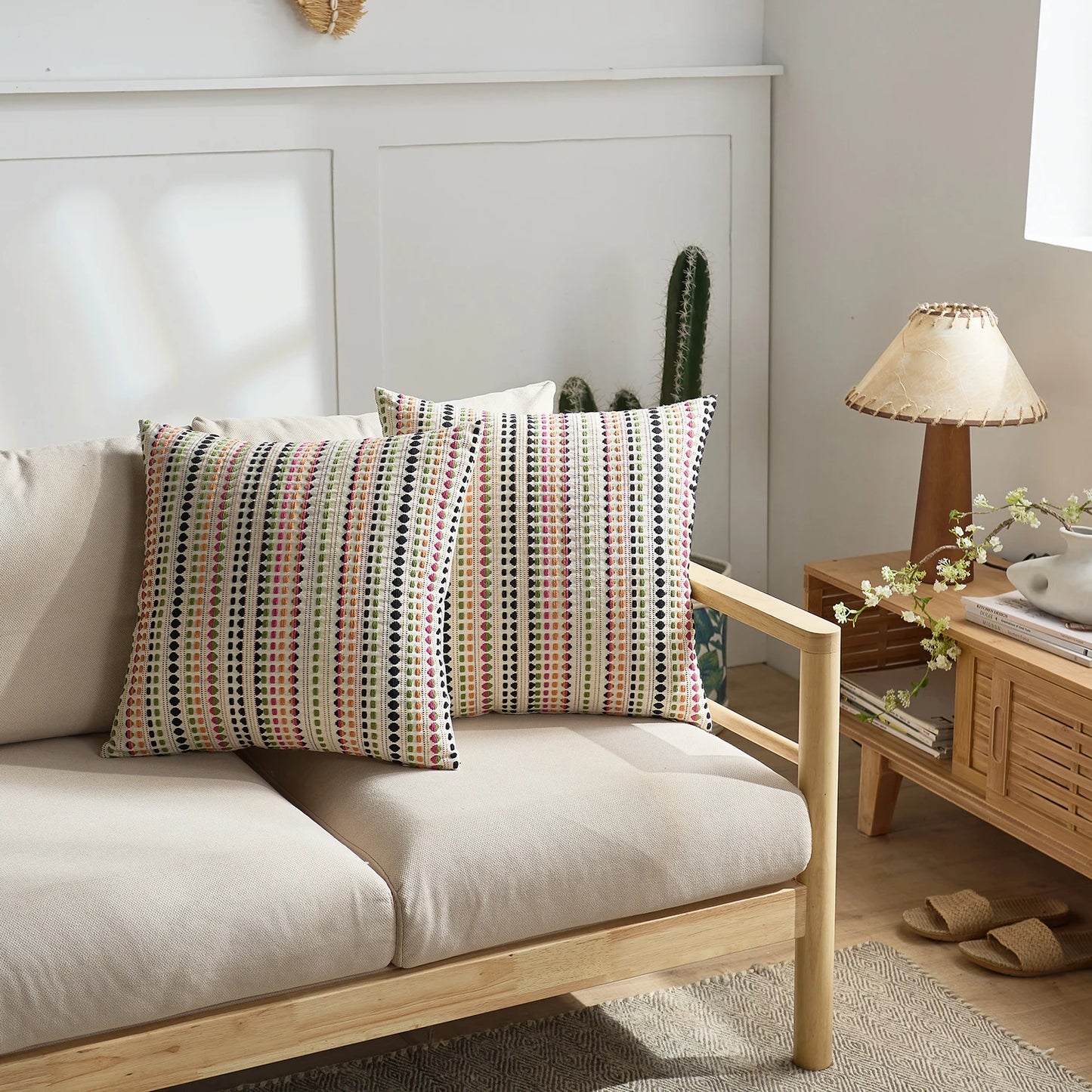 Embroidered polka dot cushion cover – Graphic and modern style