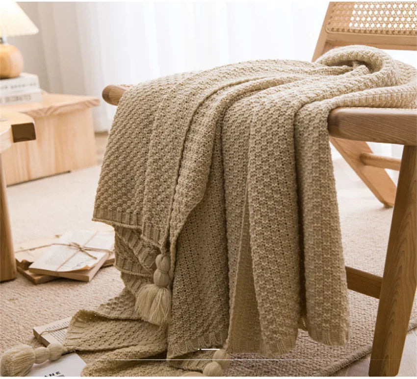 Waffle blanket with pompoms