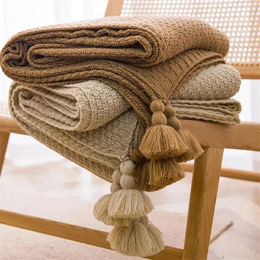 Waffle blanket with pompoms