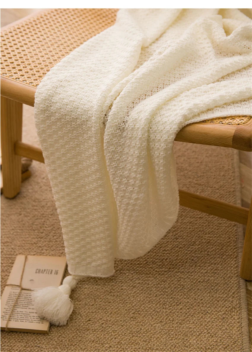 Waffle blanket with pompoms