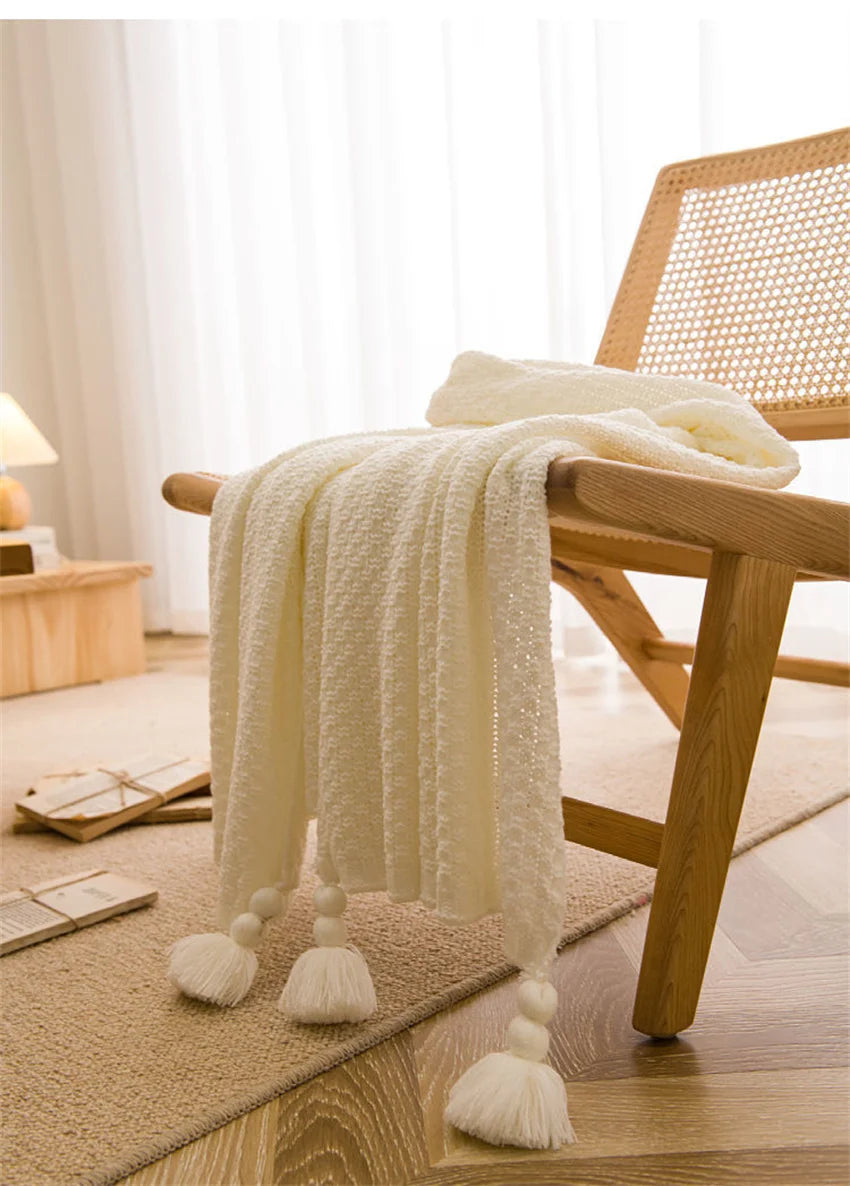 Waffle blanket with pompoms