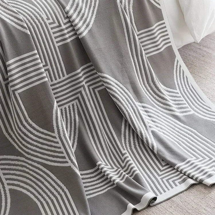 Decorative geometric pattern blanket – 130 x 180 cm