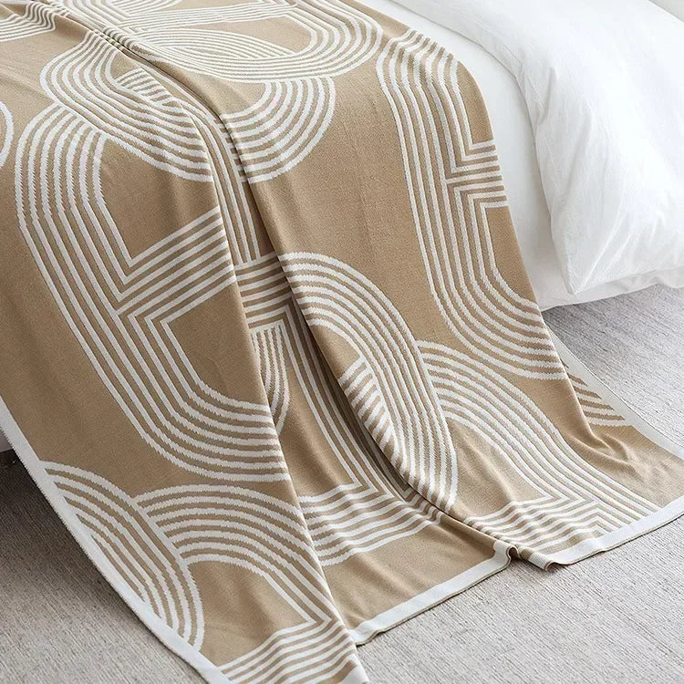 Decorative geometric pattern blanket – 130 x 180 cm