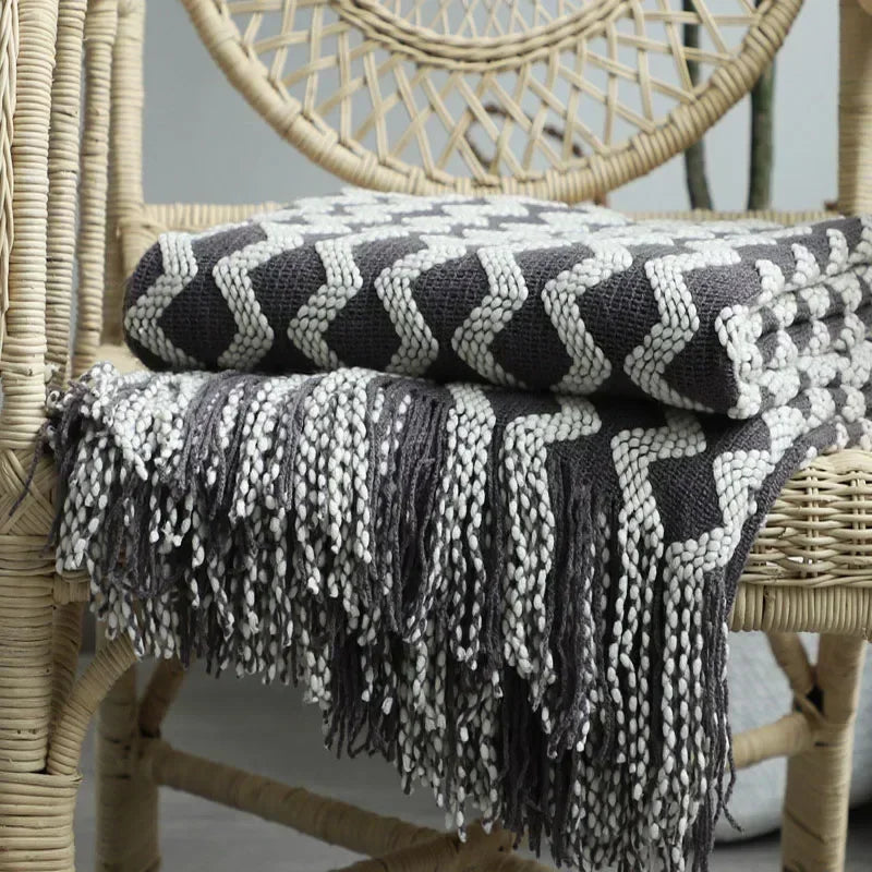 Knitted blanket with fringes
