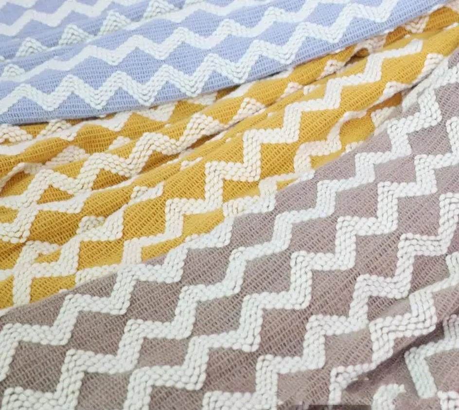 Knitted blanket with fringes
