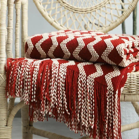 Knitted blanket with fringes