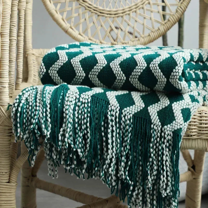Knitted blanket with fringes