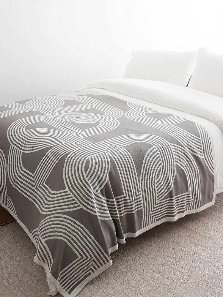 Decorative geometric pattern blanket – 130 x 180 cm