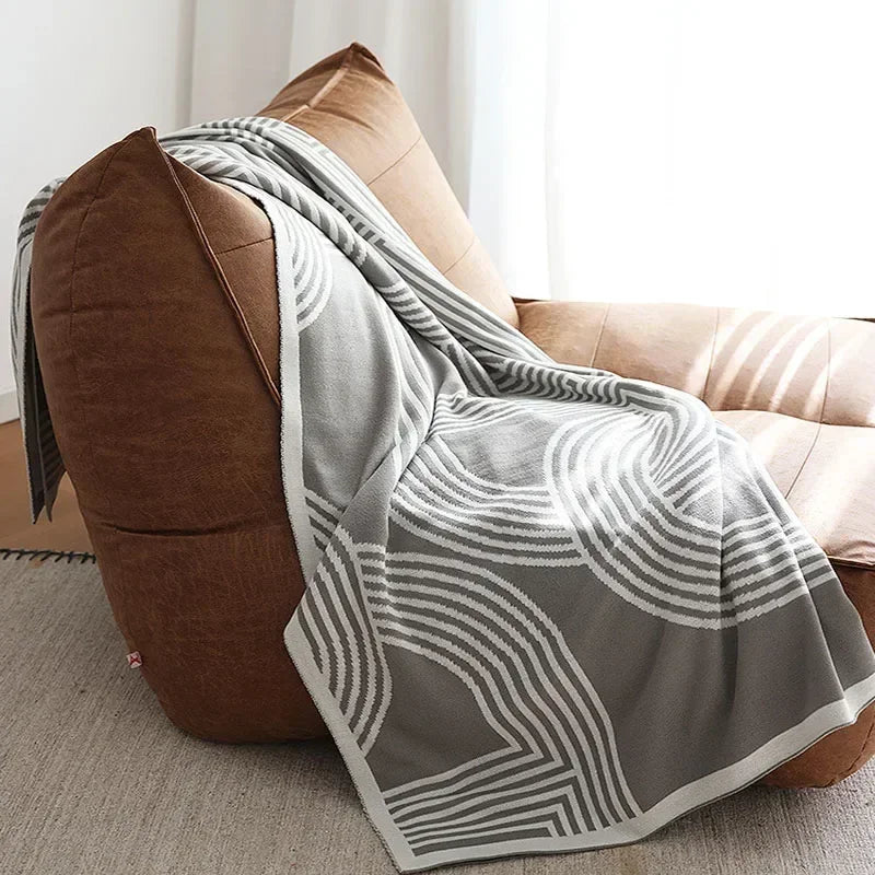 Decorative geometric pattern blanket – 130 x 180 cm
